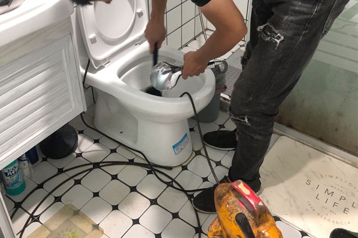 澄江马桶堵塞自己疏通还是找师傅？专业上门服务让你省时更省心
